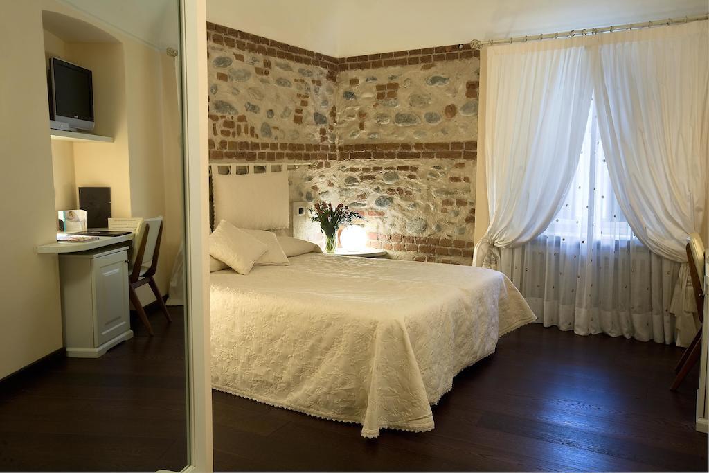 Hotel Cascina Di Corte เวนาเรีย เรอาเล ห้อง รูปภาพ