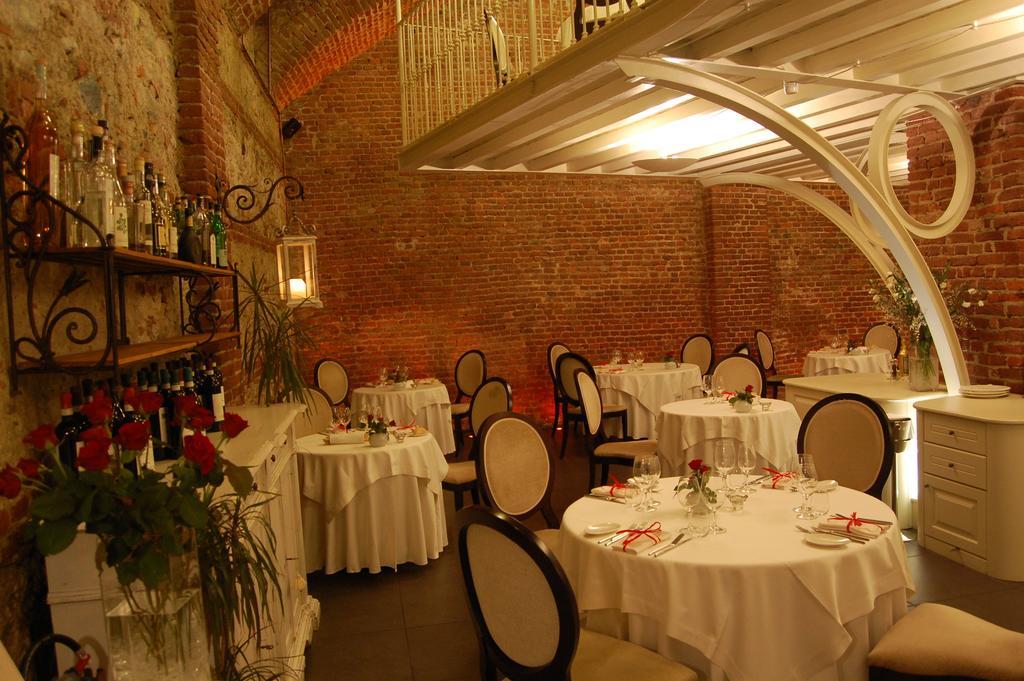 Hotel Cascina Di Corte เวนาเรีย เรอาเล ภายนอก รูปภาพ